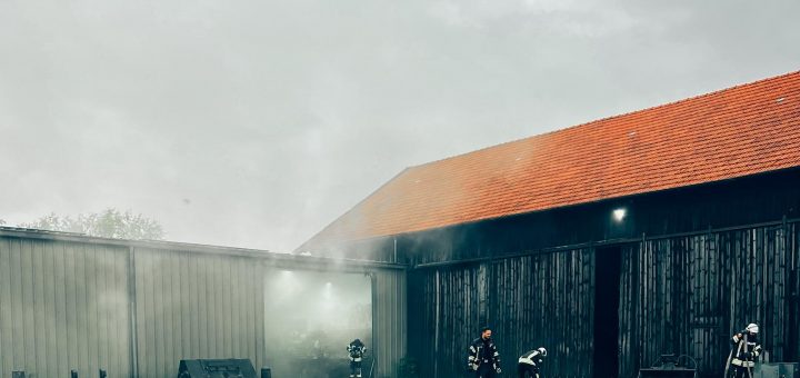 Übung: Maschinenhalle brennt